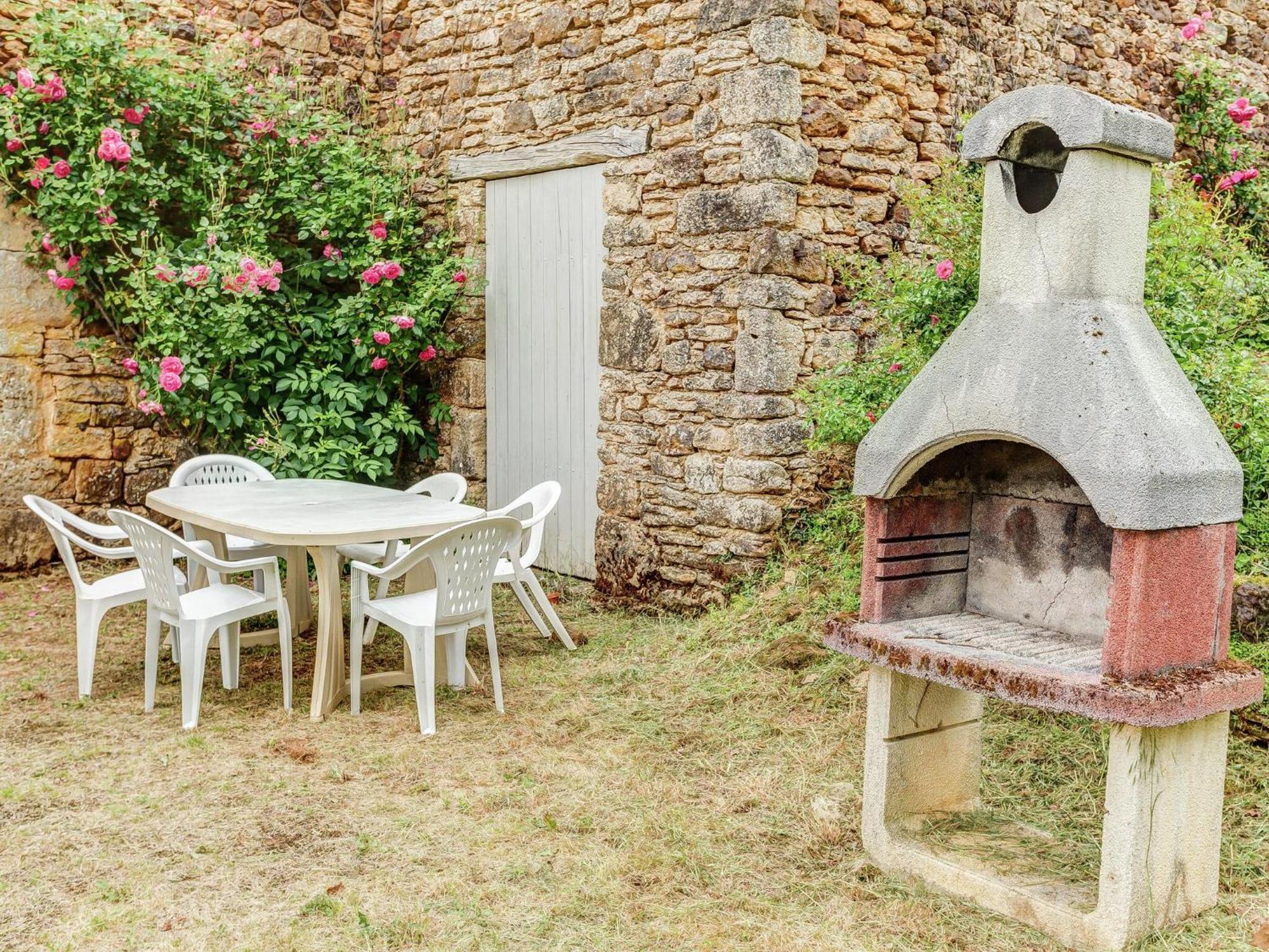 Cosy Holiday Home In Lantheuil With Garden Villefranche-du-Périgord Extérieur photo